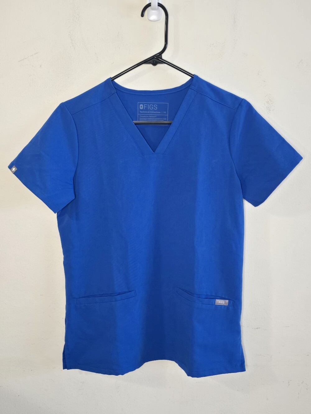 FIGS Casma Scrub Top Women's XS Royal Blue V Neck 3 Pocket Stretch Nurse Uniform